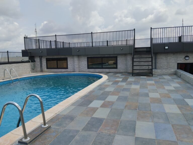 IMMEUBLE +PISCINE À VENDRE À BASTOS-YAOUNDÉ / 35 000 000 Fcfa