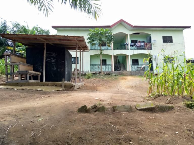 Maison et terrain à vendre dans Douala  