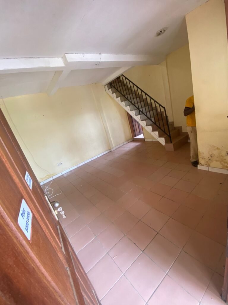 Appartement 2 chambres à louer / 80 000 Fcfa