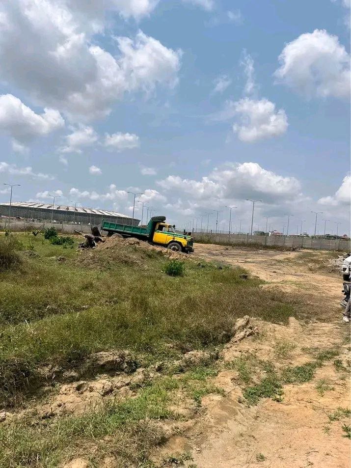 TERRAIN À VENDRE – JAPOMA (ZÉRO PAS DU Goudron )